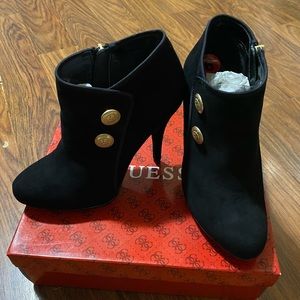 GUESS BELLE-M BLACK SUEDE BOOTIE SIZE 6 (NEW)